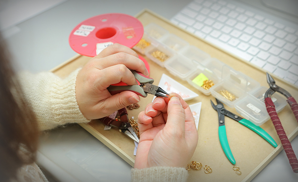 ブームの火付け役「手作りアクセサリーキット」を考案